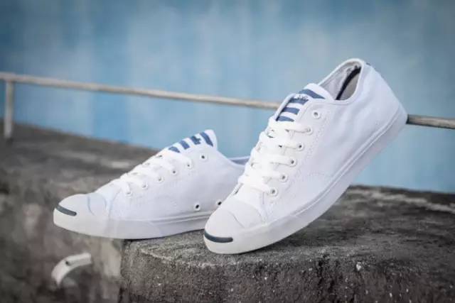 经典的帆布鞋这样搭配最舒服,帆布鞋真的很百搭怎么穿都不过时