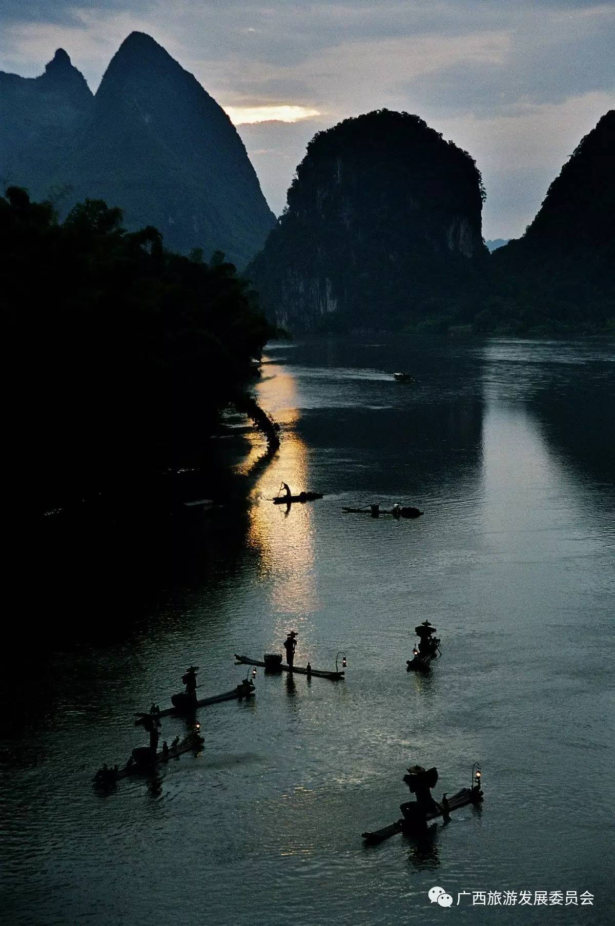 漓江老渔翁老照片,桂林山水渔翁与鸬鹚夜景高清图片