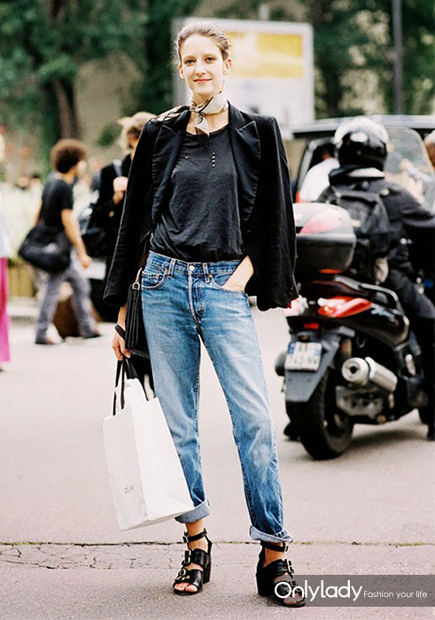 凯特王妃蓝色丝巾,凯特王妃戴丝巾