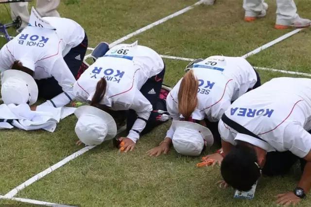 韩国人道歉为什么下跪,韩国人为什么那么容易下跪