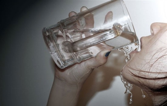 抬头纹严重显老态,抬头纹为什么很年轻就那么深