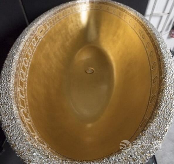 百万金澡盆镶珠宝各国富人奢华装修洗澡方式超奇葩