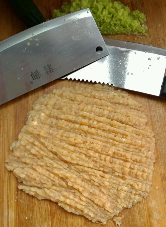 金毛自制狗粮好还是买的狗粮好,便宜又营养的自制金毛狗粮