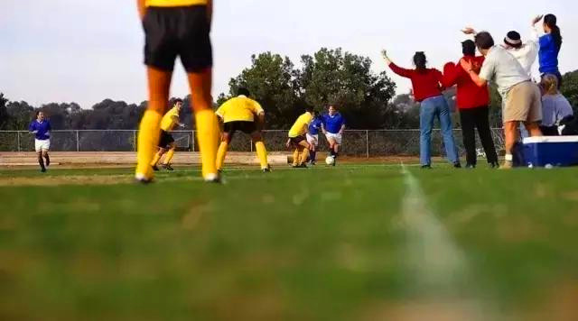 有个爱踢球男朋友是什么体验,男朋友喜欢足球胜过喜欢女朋友