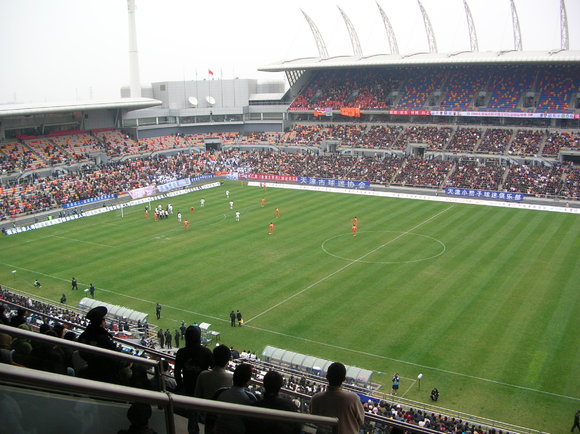 这是骄傲吗？能跟英超媲美中国专业足球场只有五个