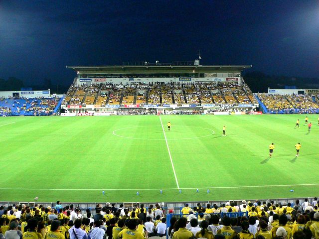 日本j联赛足球场,为什么中国的草坪没有外国的好