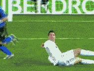 c罗搞笑名场面打裁判,c罗爆笑进球