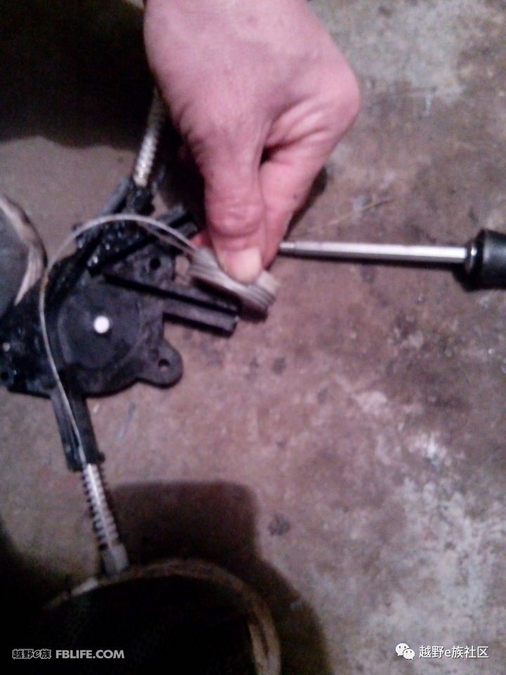 昂科旗战旗车窗一键升降,战旗改装电动敞篷