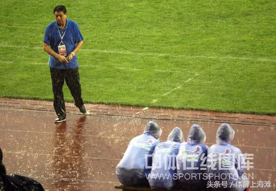 尊师重道！张琳芃武磊等东亚系国脚明天将赴崇明看望恩师根宝