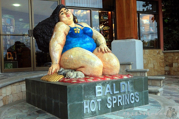 泡温泉享用的过程,泡完温泉吃自助餐