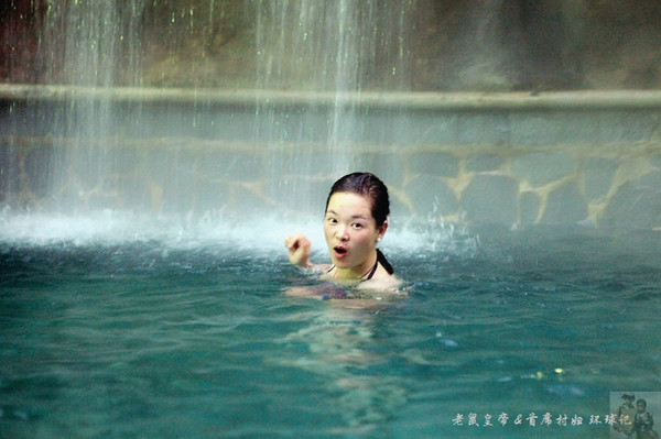 泡温泉享用的过程,泡完温泉吃自助餐