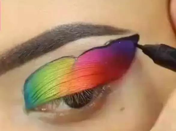 告别平庸的眼妆,一款漂亮的眼妆教程2分钟学会