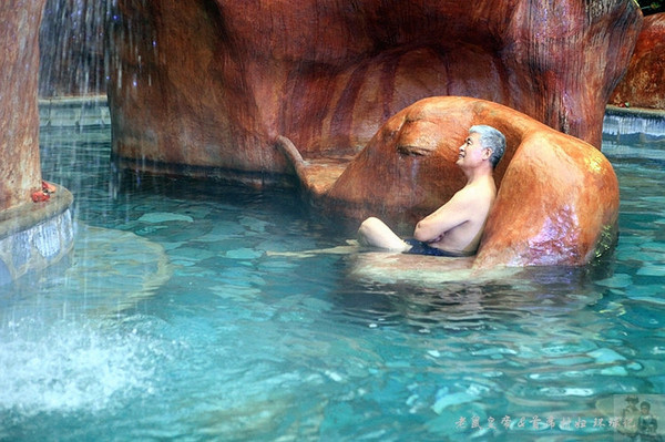 泡温泉享用的过程,泡完温泉吃自助餐