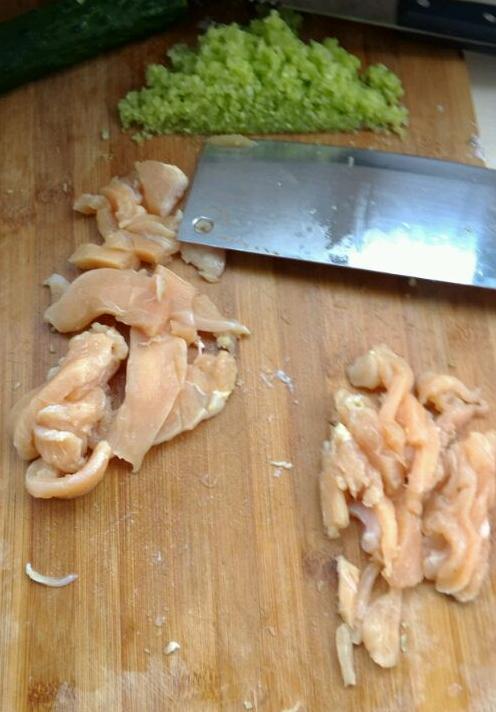 金毛自制狗粮好还是买的狗粮好,便宜又营养的自制金毛狗粮