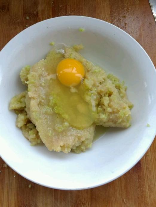 金毛自制狗粮好还是买的狗粮好,便宜又营养的自制金毛狗粮