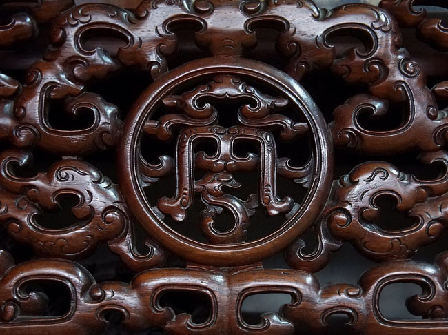 有人拿后海四合院换他这张床