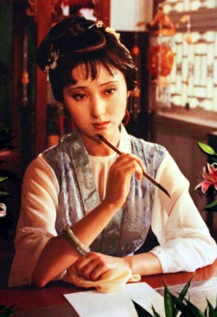 黛玉花谢花飞花满天,花谢花飞花满天黛玉