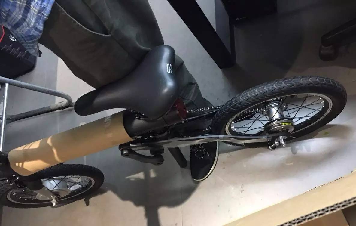 买了个巨难骑的小米自行车，一天内被搭讪的次数超过了几年的总和