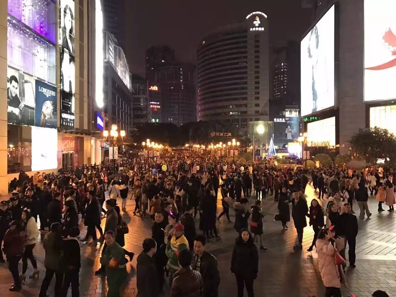 平安夜新闻事件,平安夜史上发生的大事