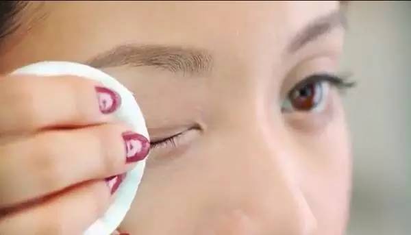 这7个方法迅速缓解你的黑眼圈,9大秘籍轻松搞定黑眼圈