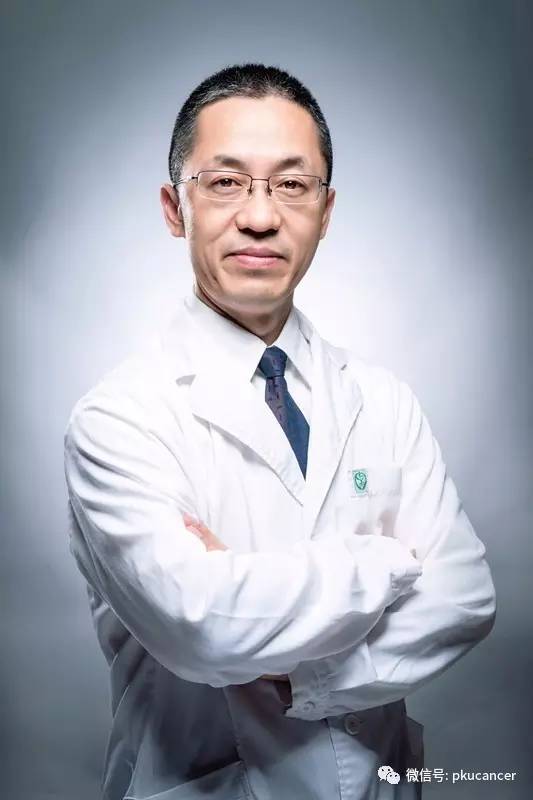 医务人员为患者保驾护航,医护人员为患者健康保驾护航