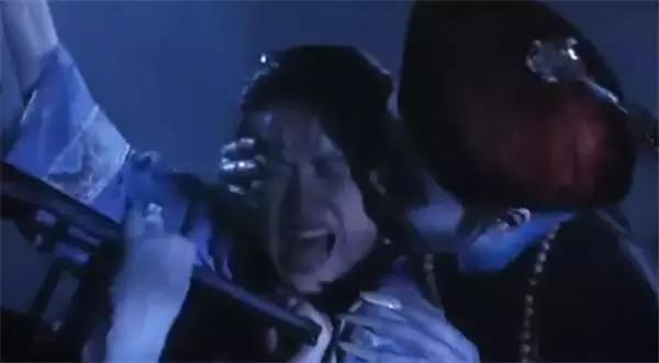 鬼咬鬼僵尸吸的什么,鬼咬鬼抽烟的僵尸