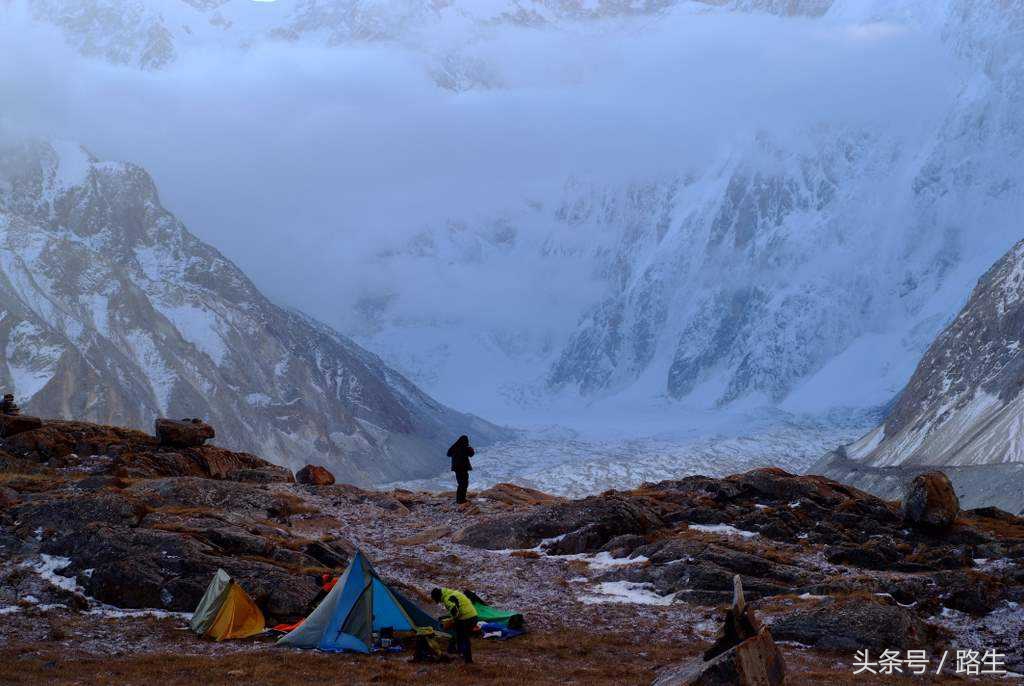 少数民族首领在头衔上加哪三个字，说明自己是“中国的”？