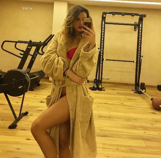 伊瓜因爱进球更爱美女？击剑美女曝光对话后又公开道歉