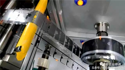 模切工艺视频大全,圆刀机模切石墨片视频