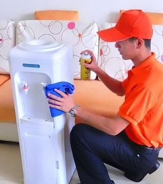 饮水机吸水管有绿色东西清洗妙招,新买的饮水机桶怎么清洗才能干净