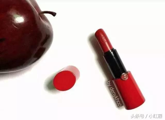今年第一支口红ysl,迪奥口红999滋润颜色和普通正红色