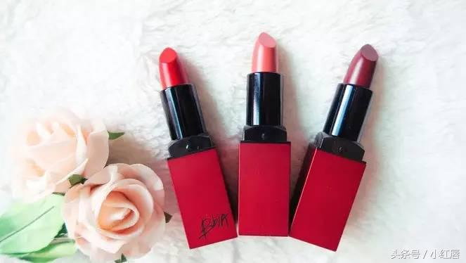 今年第一支口红ysl,迪奥口红999滋润颜色和普通正红色