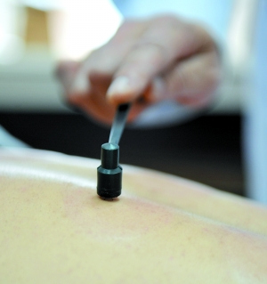 头皮屑脂溢性皮炎中药疗法,头皮脂溢性皮炎中医治疗