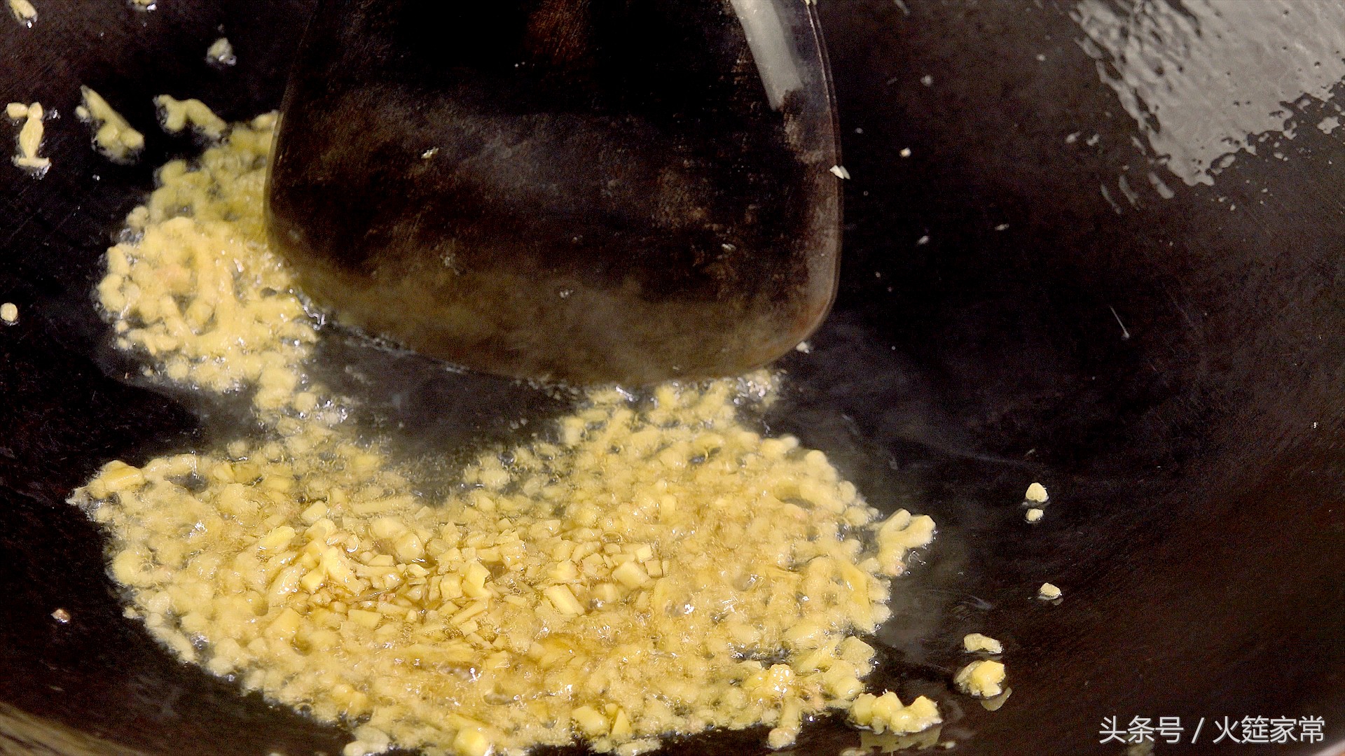 怎样做出来的烧鸡有火腿味道,弄好的烧鸡怎么做好吃