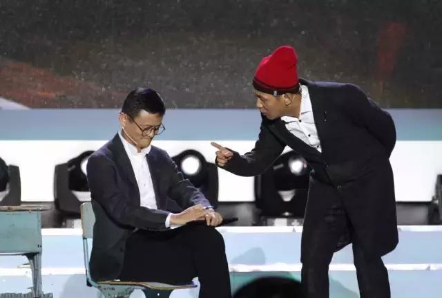 马云宋小宝演小品视频火了；董明珠一个电话让王健林投资5个亿