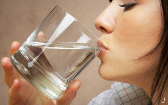 不要因为无知落下一身月子病,月子里不被人照顾落下一身月子病