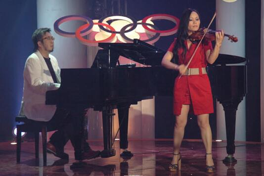 他不认识中国字，却是推动华语乐坛、弘扬中国元素的教父