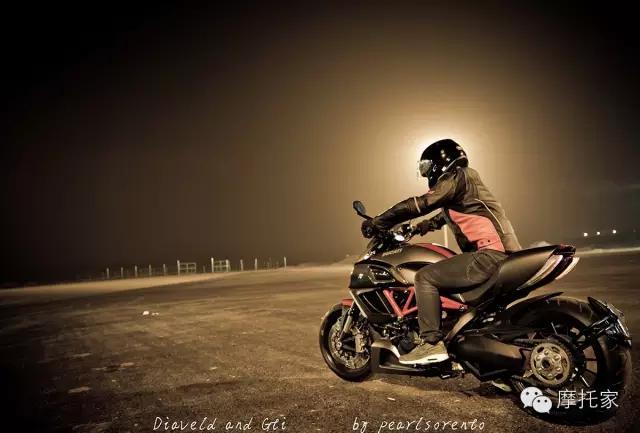 杜卡迪大魔鬼摩托测评,杜卡迪diavel1260和1260s的区别