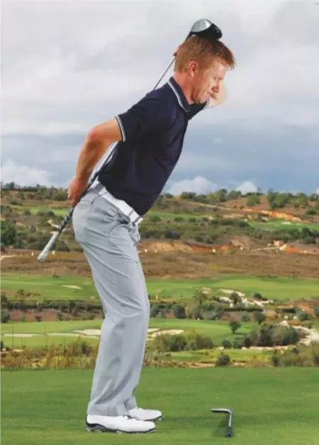 试试这种预备姿势，你的一号木可以开得又远又直