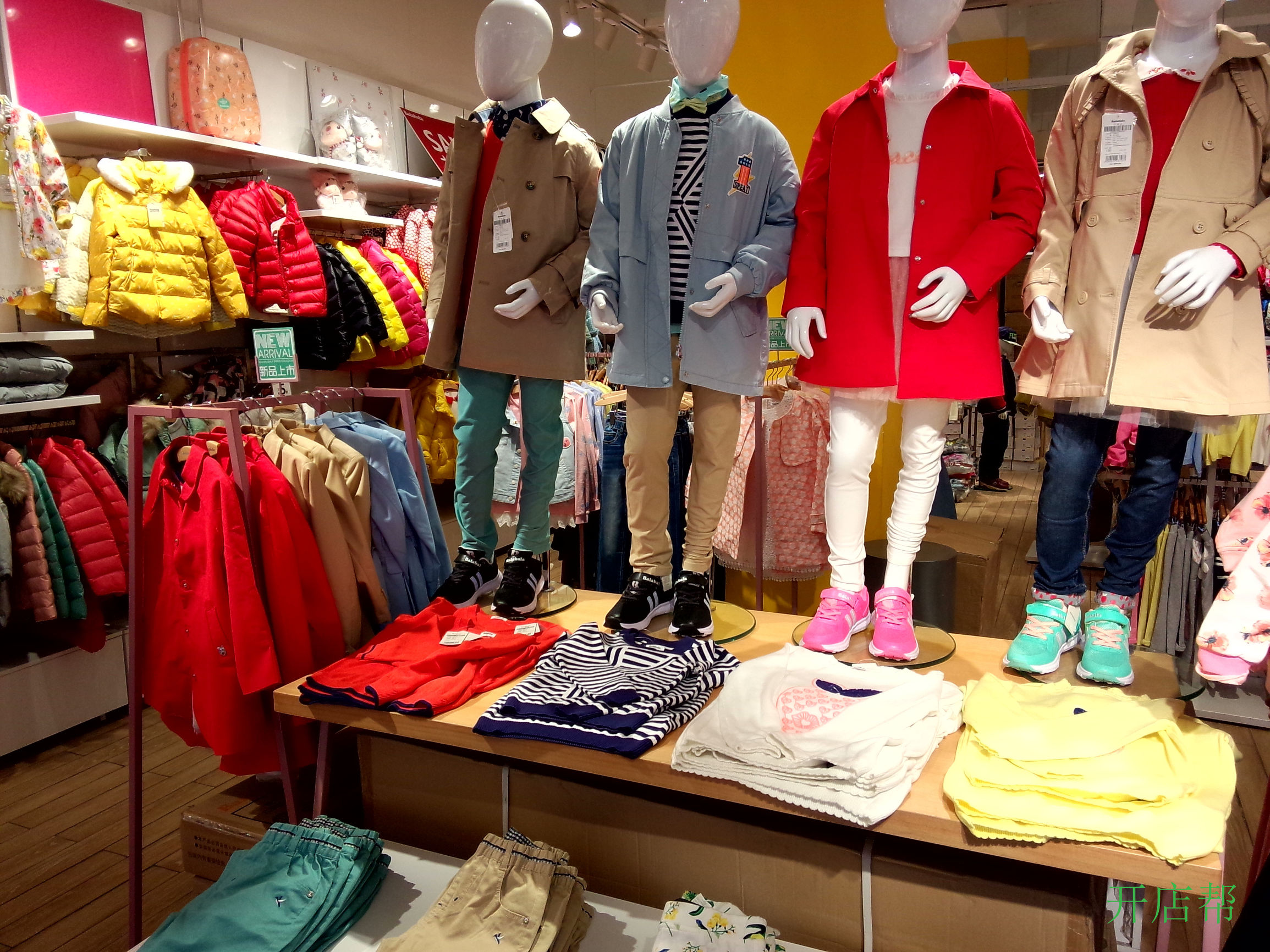 巴拉巴拉童装加盟赚钱吗,加盟巴拉巴拉童装一年能挣多少钱