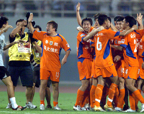 重温峥嵘岁月感悟百年沧桑,山东鲁能泰山2006夺冠现场