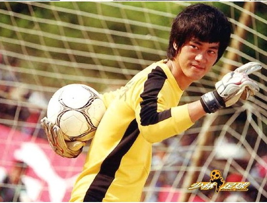 到底是少林足球还是功夫足球,为什么说少林足球经典