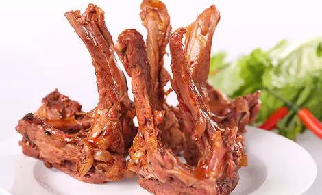 春运返程行囊里装满了家乡特产,春运坐车回家路上带什么吃的