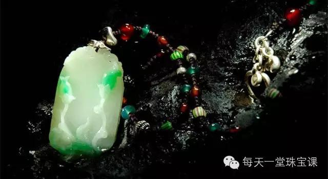 一直霉运缠身戴什么玉比较好,行好运戴什么玉