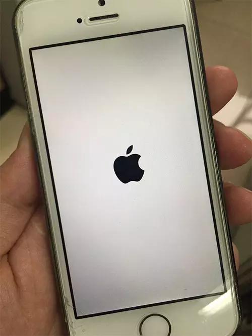 为什么iphone更系统容易变砖,iphone不可用是不是变成砖了