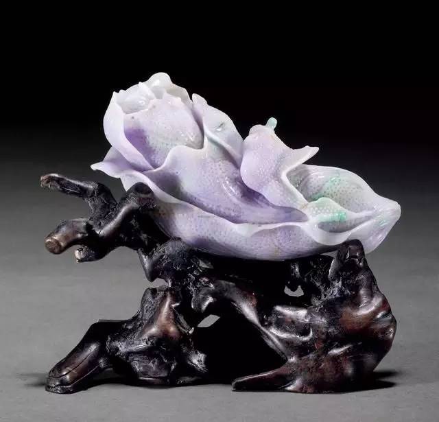 粉色紫罗兰翡翠,女人喜爱的珠宝