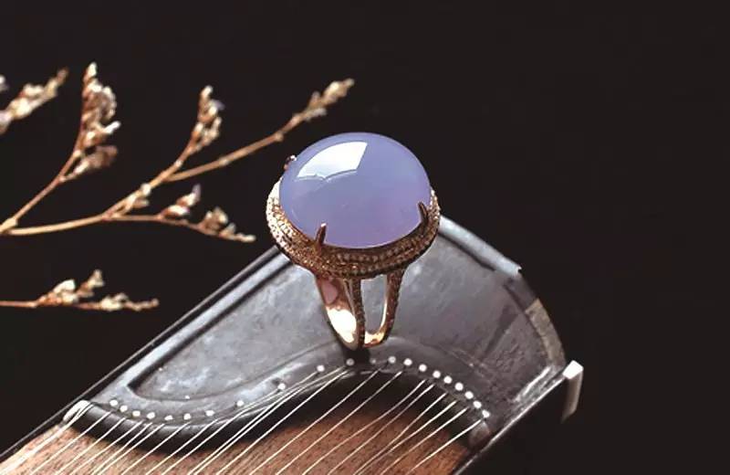 粉色紫罗兰翡翠,女人喜爱的珠宝