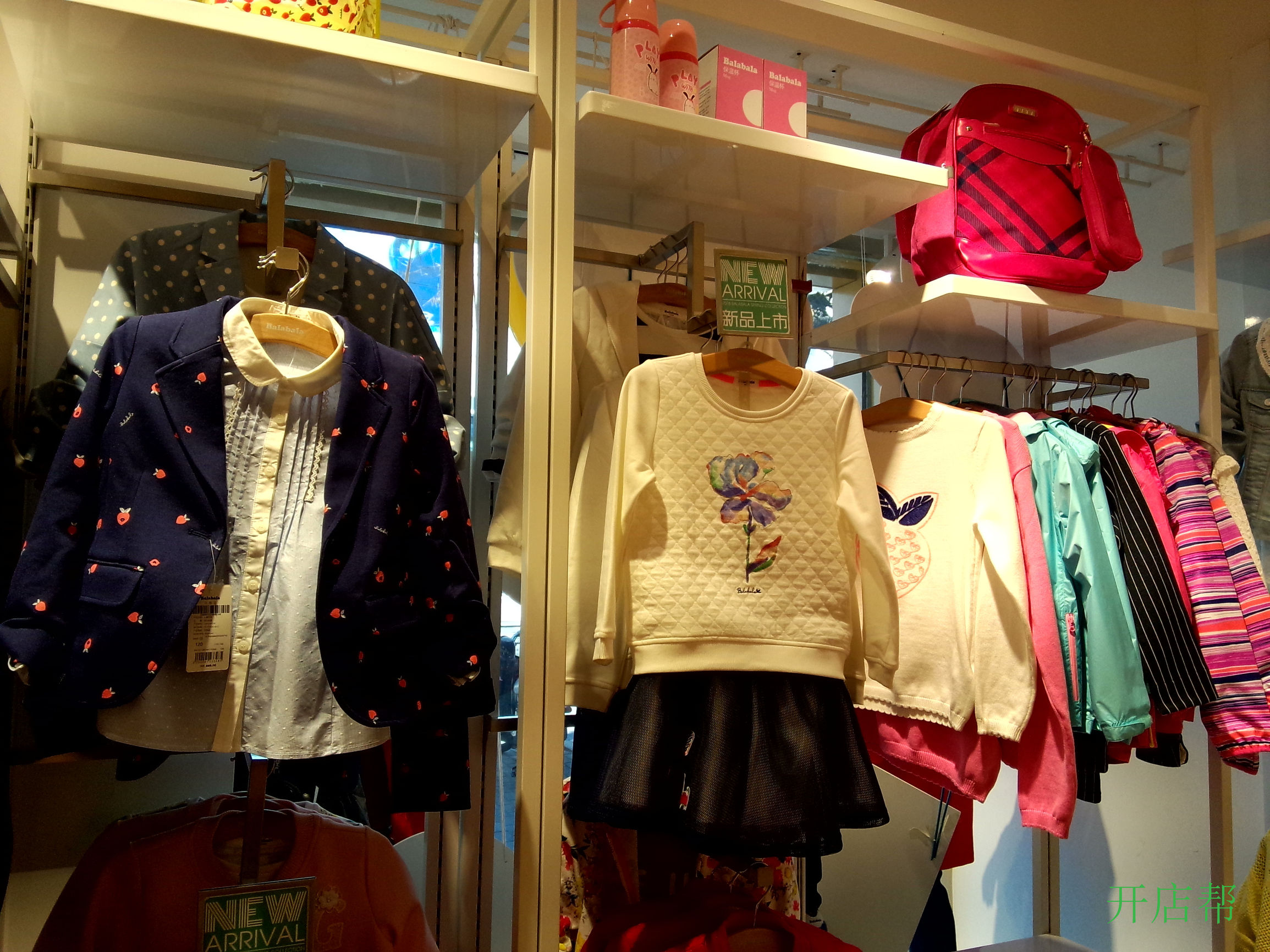 巴拉巴拉童装加盟赚钱吗,加盟巴拉巴拉童装一年能挣多少钱