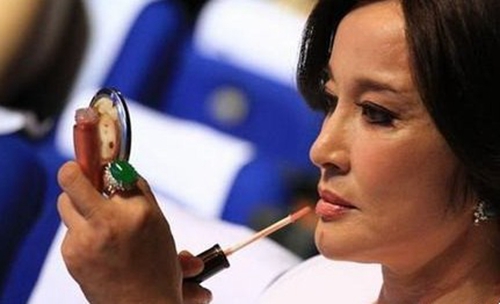 刘晓庆整容前后对比照吓人驻颜有术是骗人的！