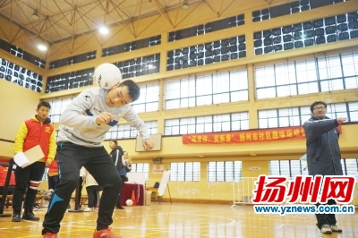 足球比赛时花式秀颠球,足球花式颠球集锦